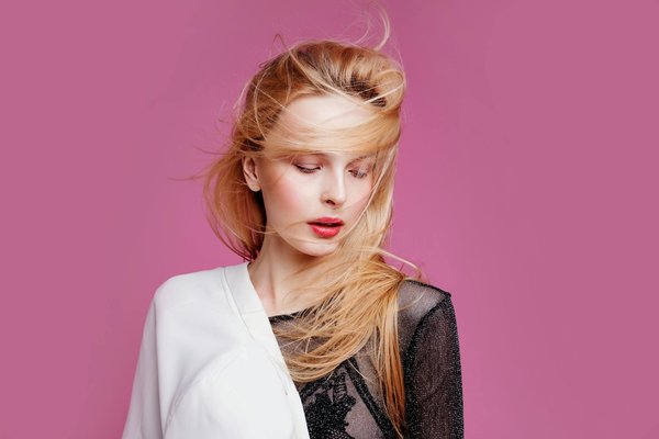 Quels sont les bons gestes pour prendre soin de ses cheveux au quotidien ?